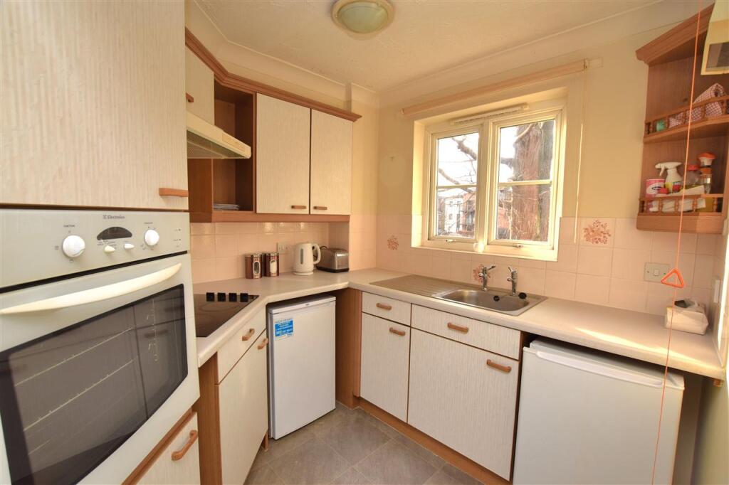 Apartment in Chelmsford - View 5