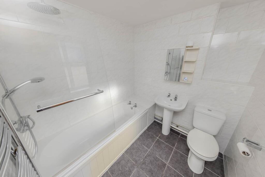 House in Stoke-on-Trent, Shelton - More