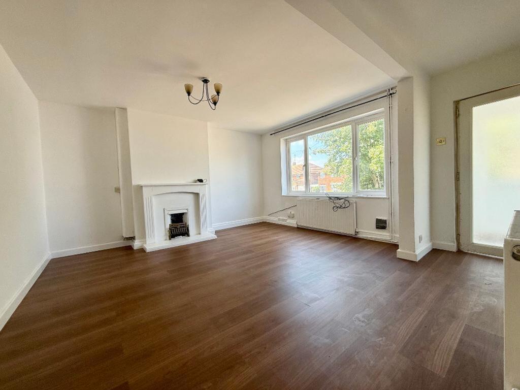 4-bed semi-detached on Mendip Way, Luton, LU3, £375,000