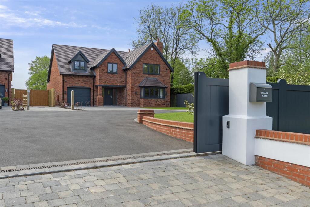 Main image of property: Oakley House, Broad Lane, Tanworth-In-Arden, B94
