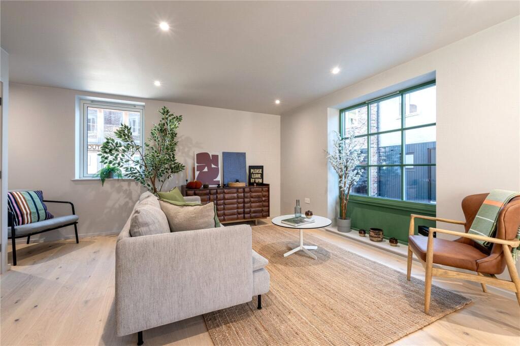 House in Waverley, Farnham - View 3