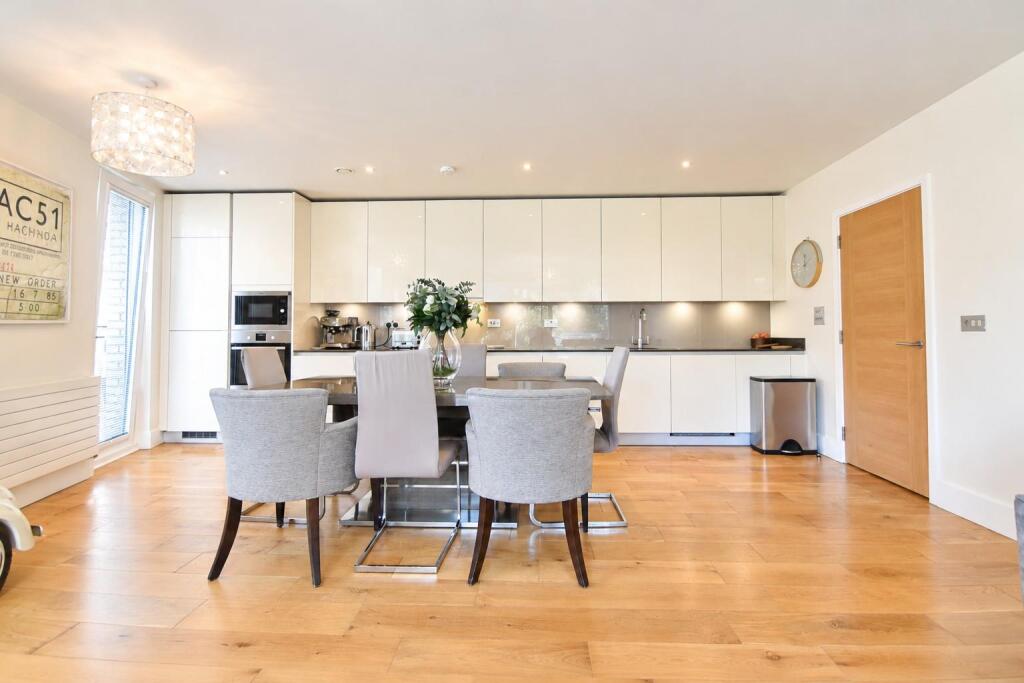 Apartment in Twickenham - View 5