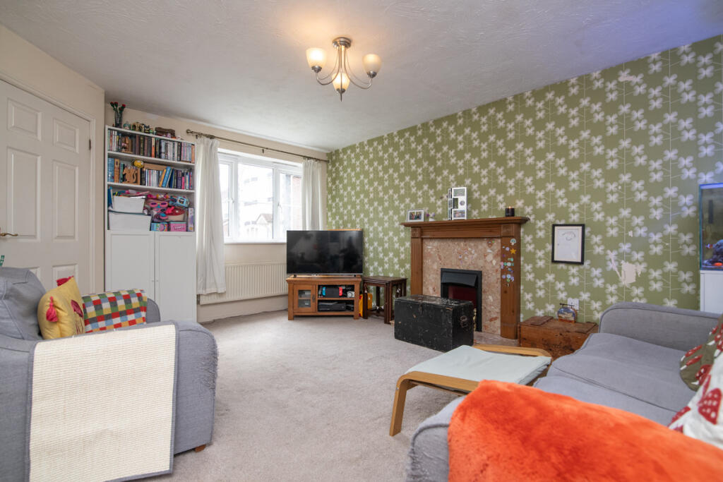 House in Redditch, Enfield - View 3