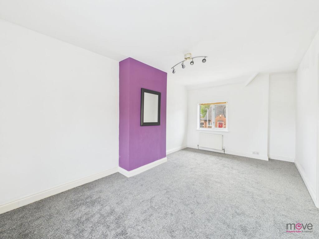 House in Gloucester, Gloucestershire - More