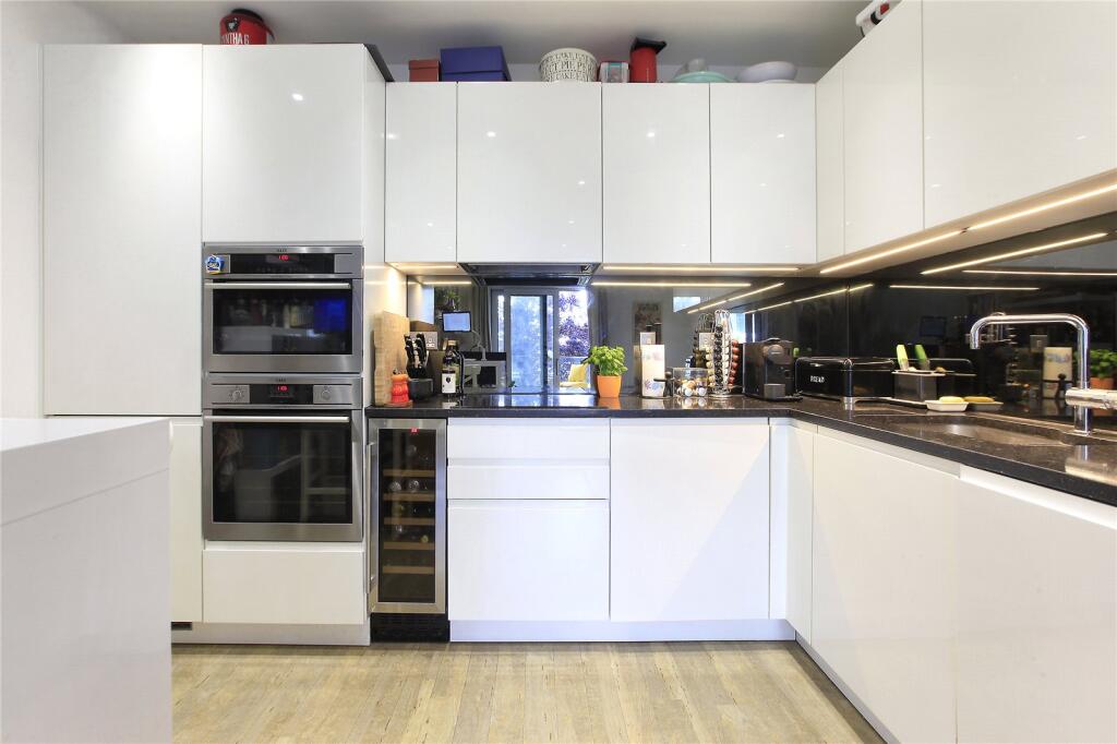 Apartment in London - View 2