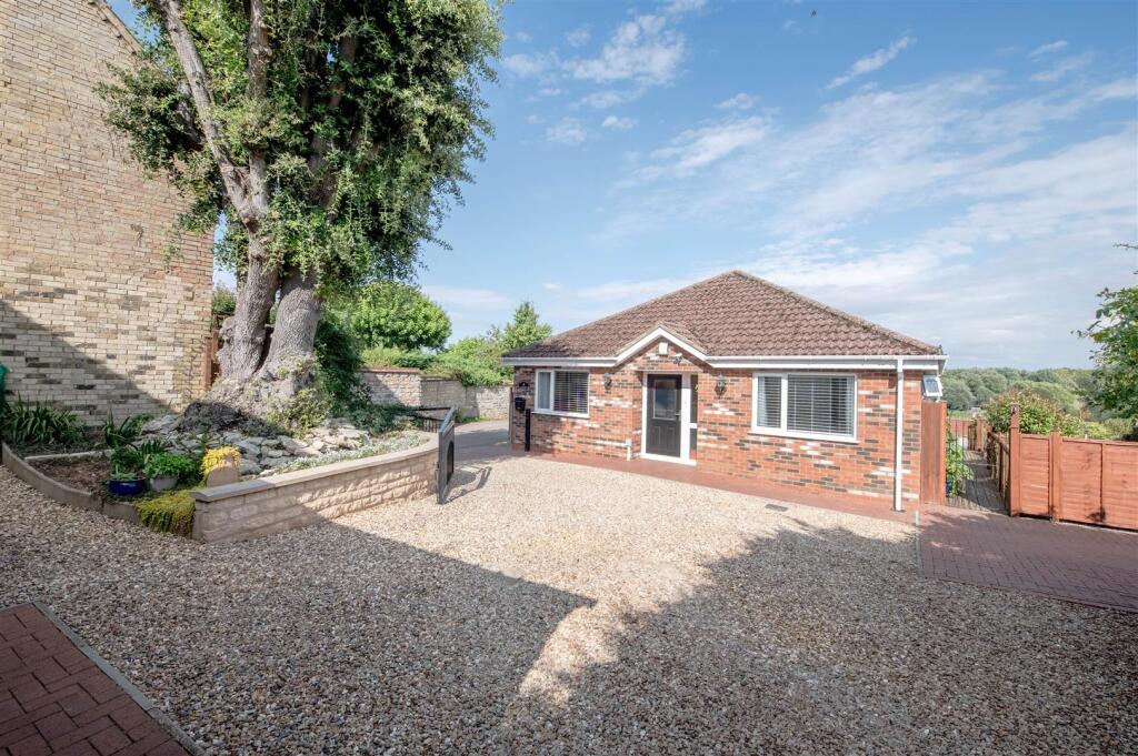 Main image of property: High Street, Islip