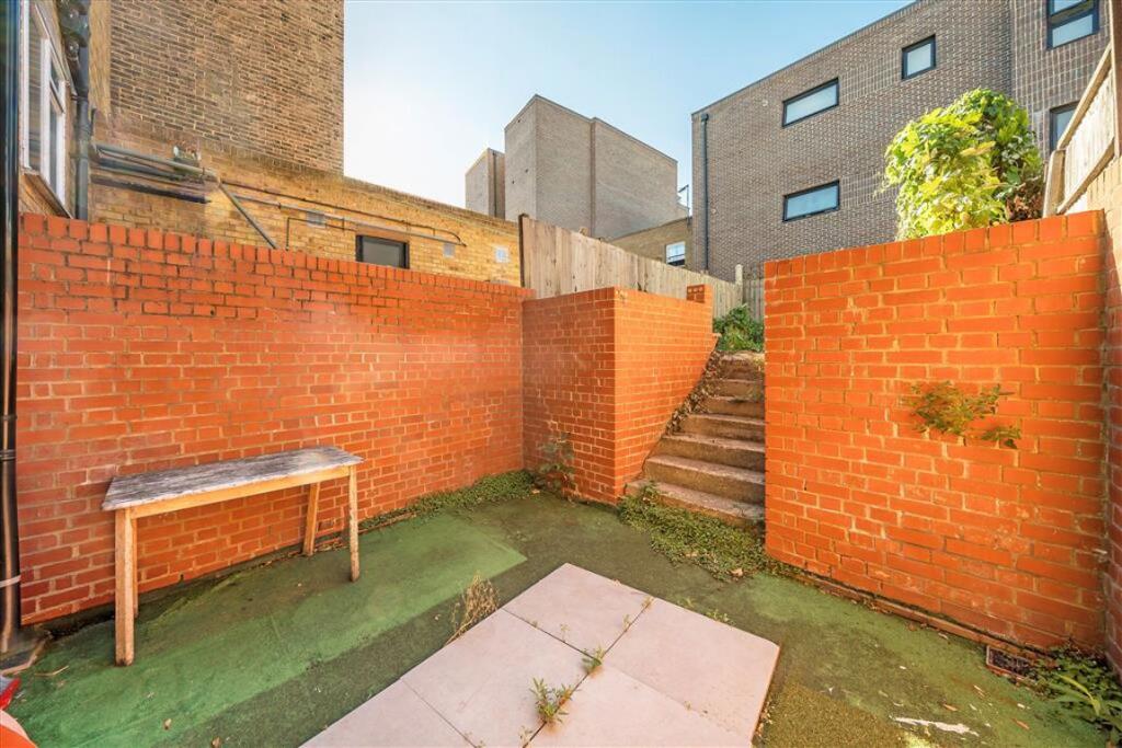 Apartment in London, New Cross Gate - View 4
