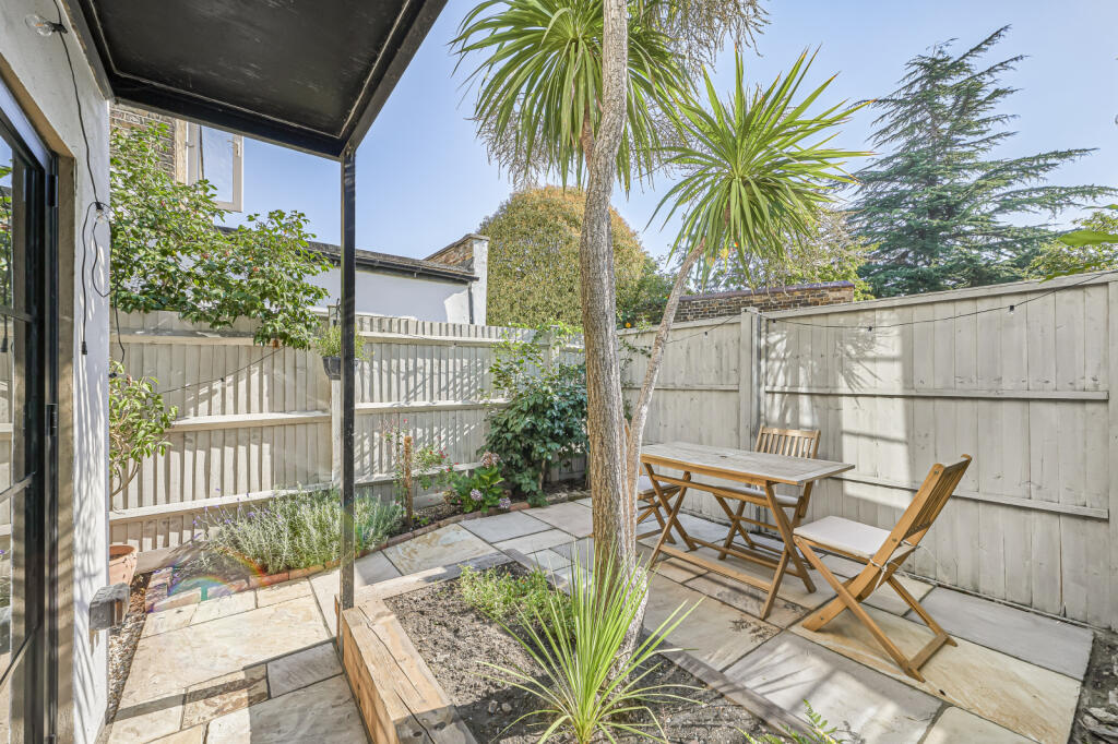Apartment in London - More