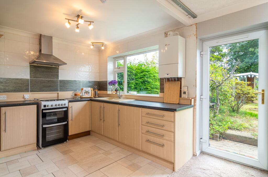 Blair Drive, Milton Of Campsie, G66 photo 4