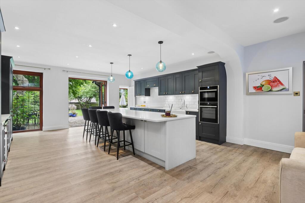 House in Reigate and Banstead, Walton On The Hill - View 3