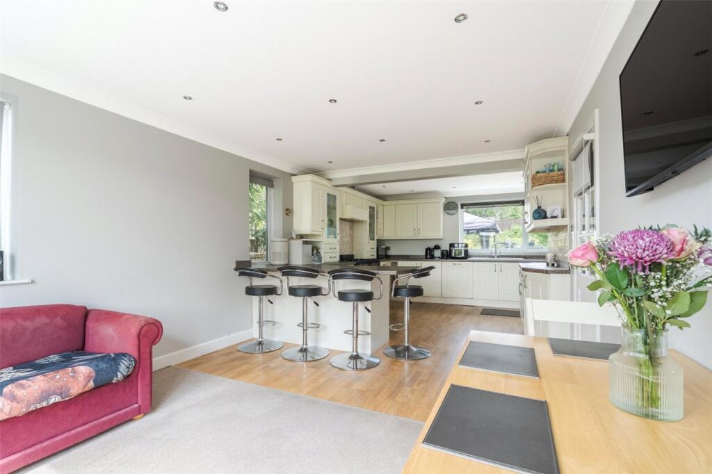 Cedar Drive, Colehill, Wimborne, Dorset, BH21 photo 4