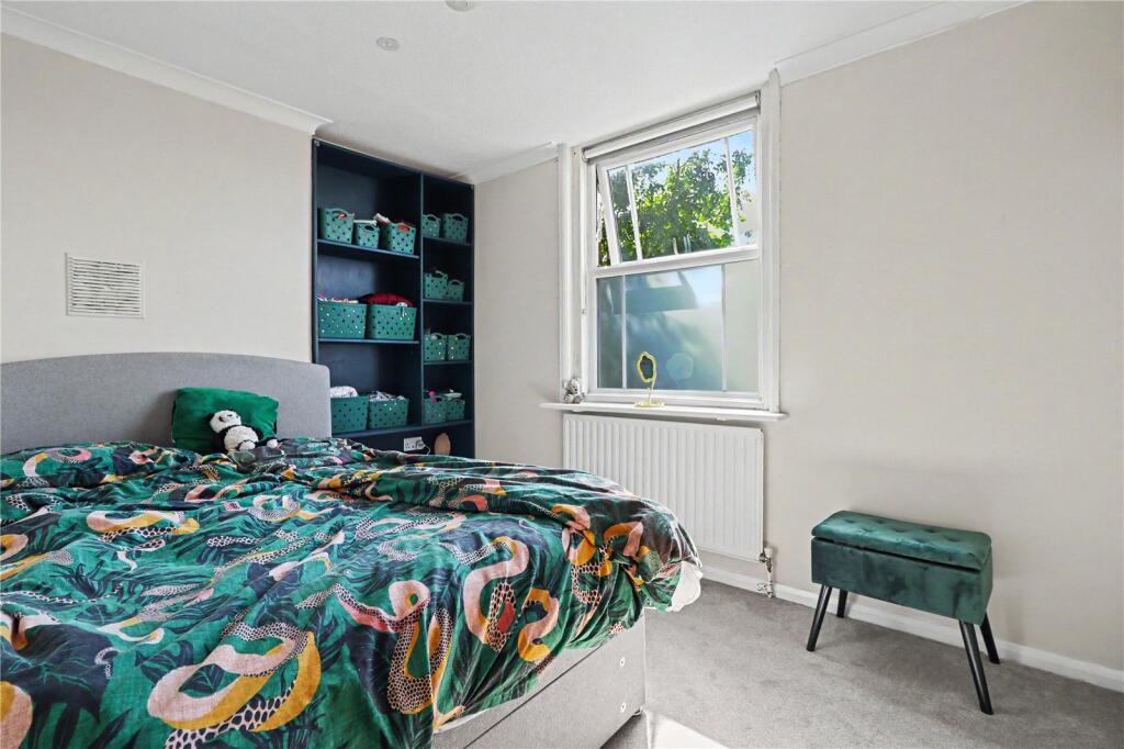 Apartment in Redhill - View 4