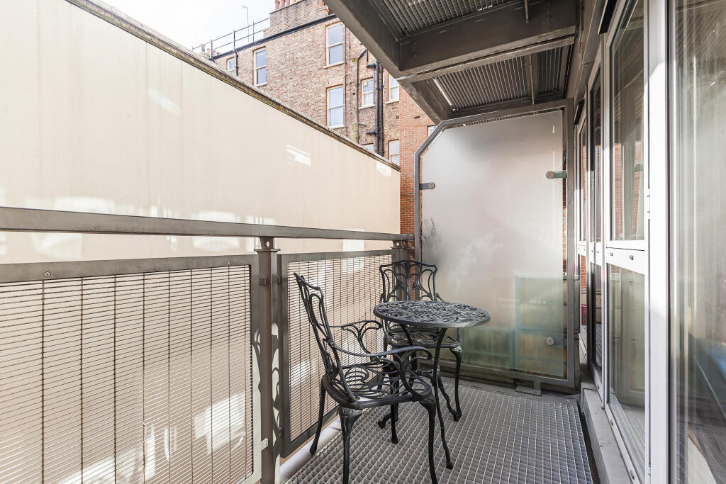 Apartment in London - View 4