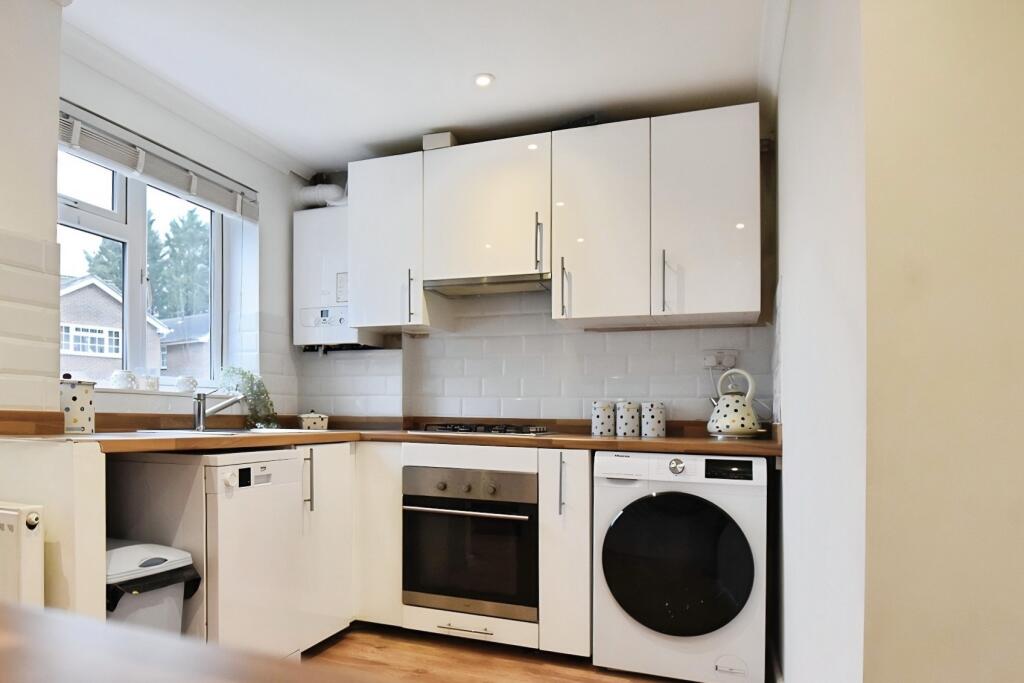 Oak Coppice Close, Bishopstoke, SO50 photo 2