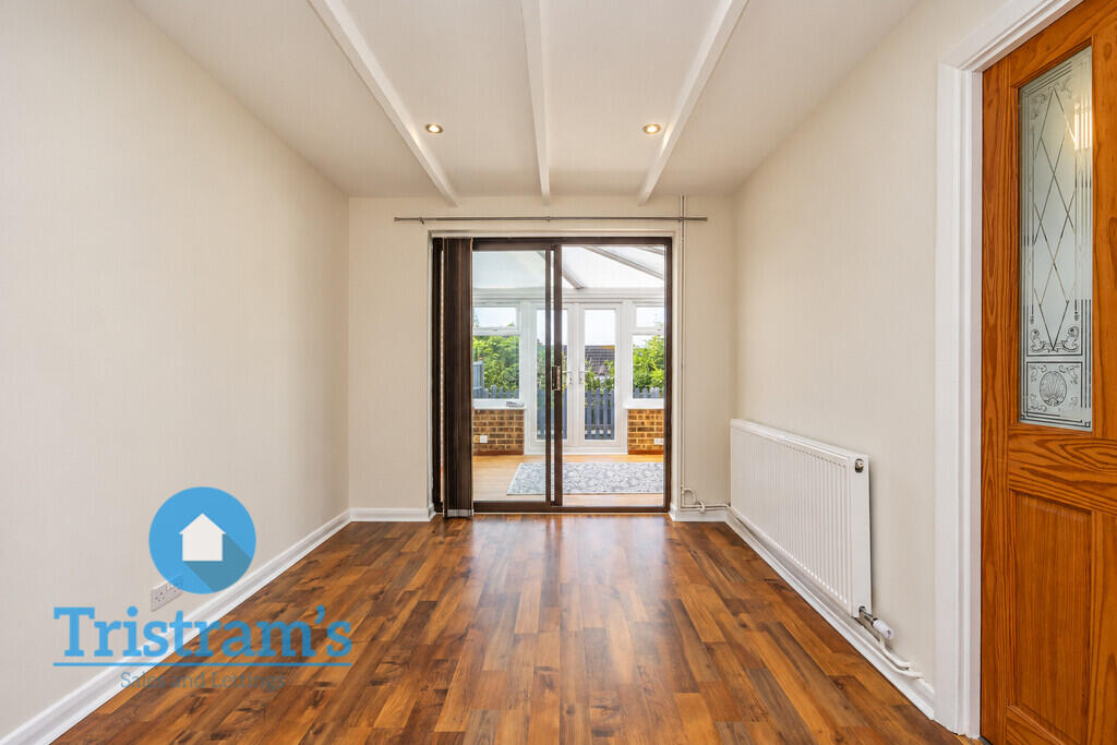 House in Gedling, Nottinghamshire - More