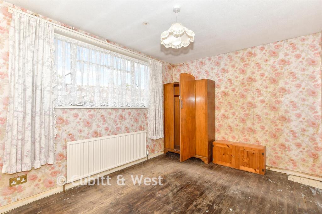 House in Havant, Hampshire - View 4