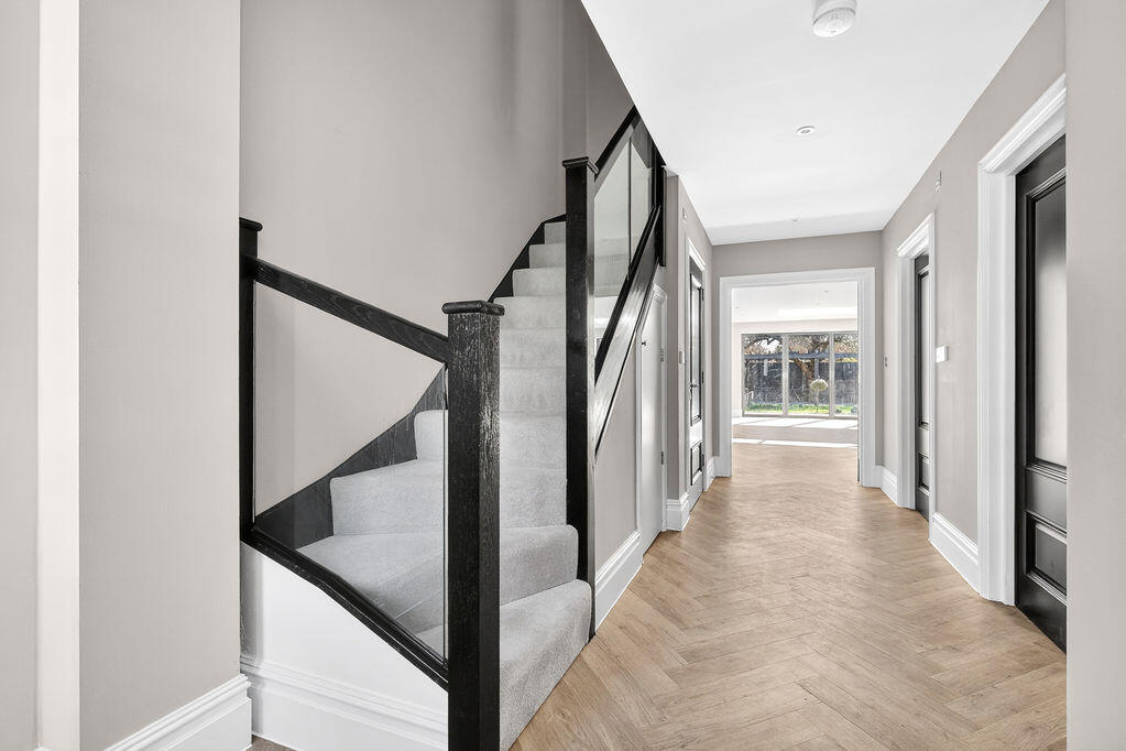 House in Elmbridge, Surrey - More
