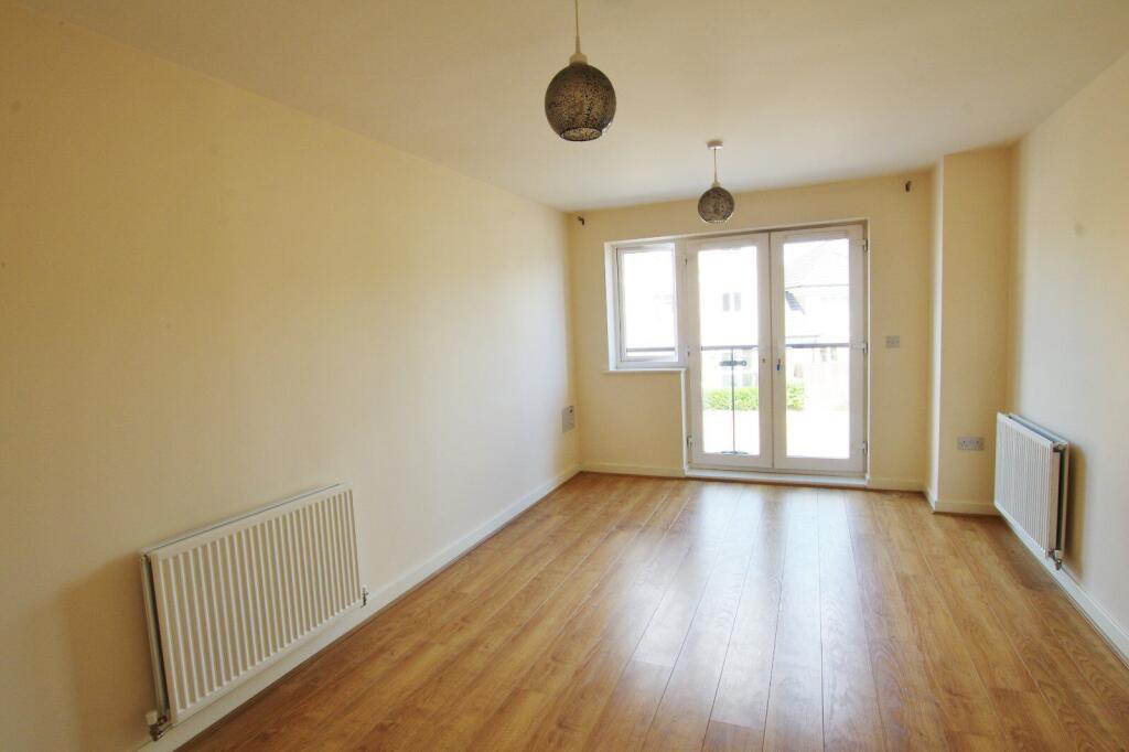 Apartment in Watford, Garston - View 4