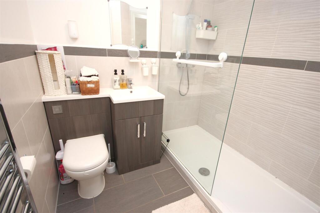 Apartment in Rushden, North Northamptonshire - View 5
