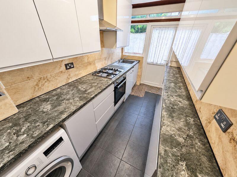 House in London - View 2
