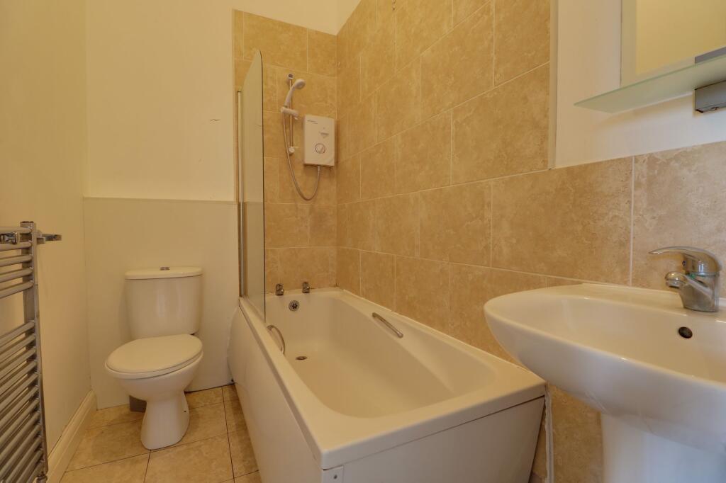 Apartment in Hull - View 4