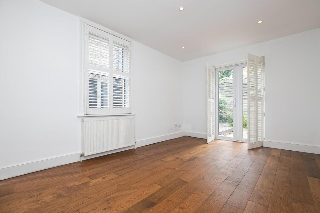 Palmerston Road, Buckhurst Hill - More