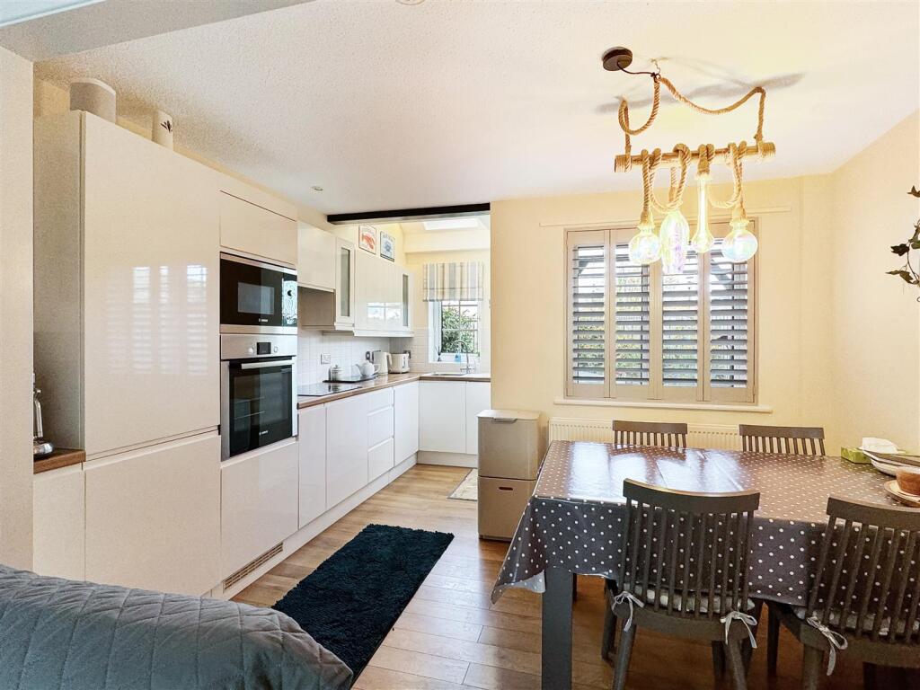 White House Close, Instow, Bideford photo 3