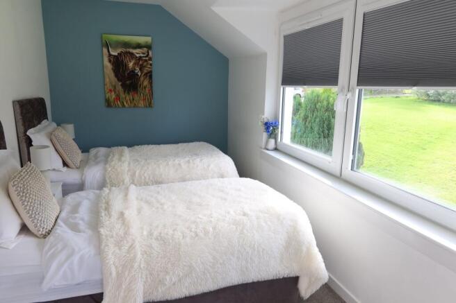 BEDROOM 1: