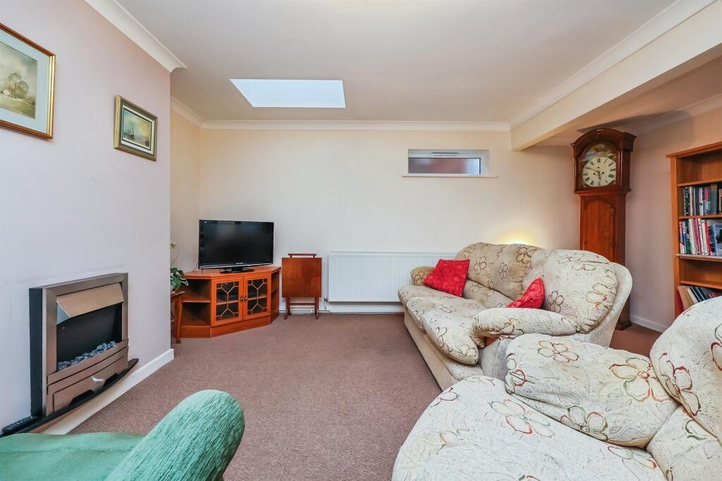 Manitoba Way, Selston, NOTTINGHAM photo 3