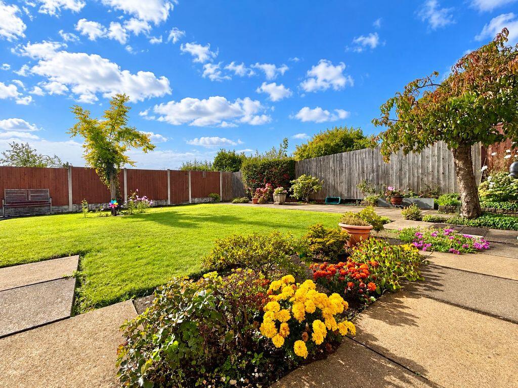 Whitecrest, Great Barr, Birmingham B43 6EW photo 3