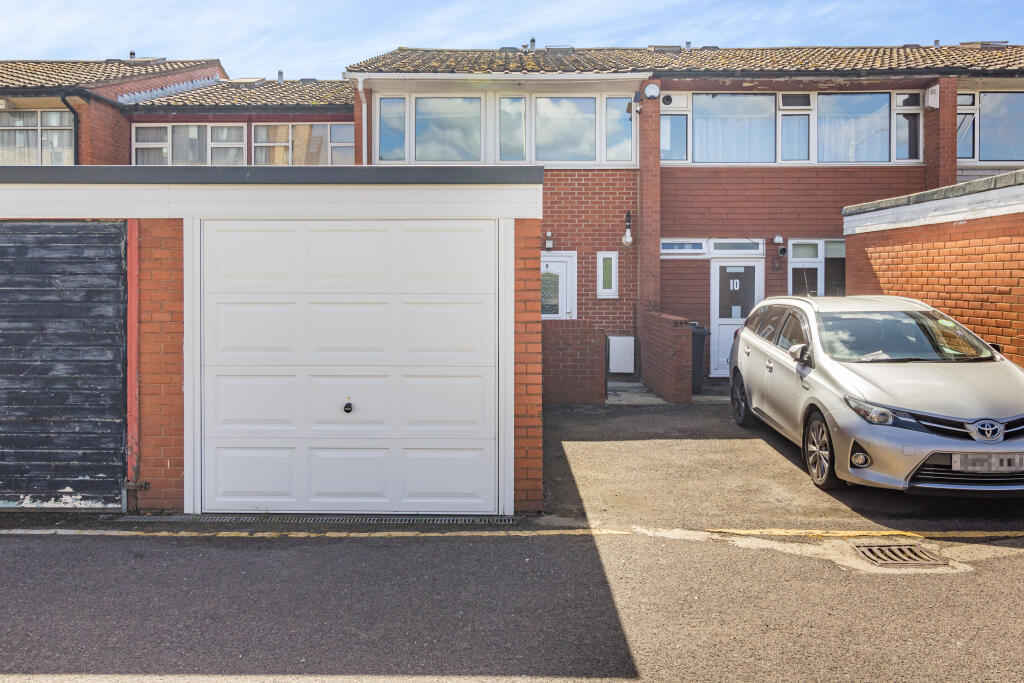 Swindon Close, Ilford photo 2