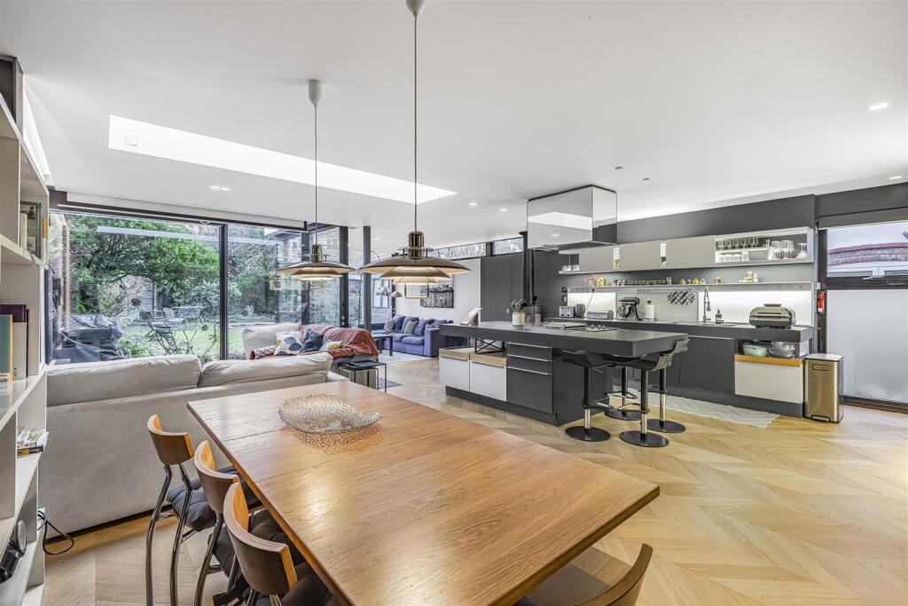 Hertford Avenue, East Sheen, SW14 photo 3