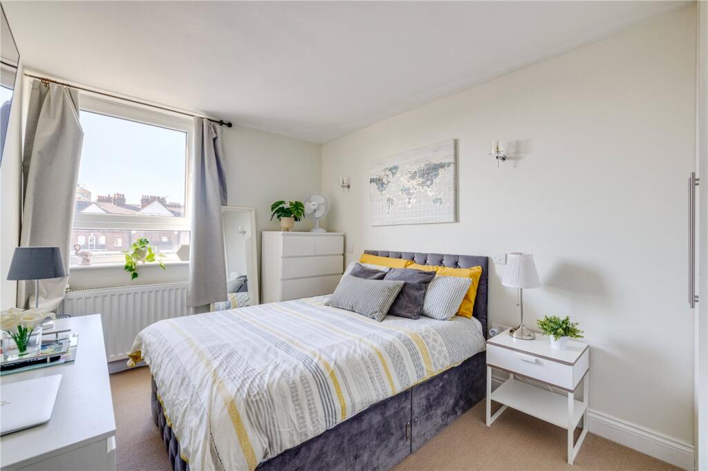 Apartment in London, Fulham - View 4