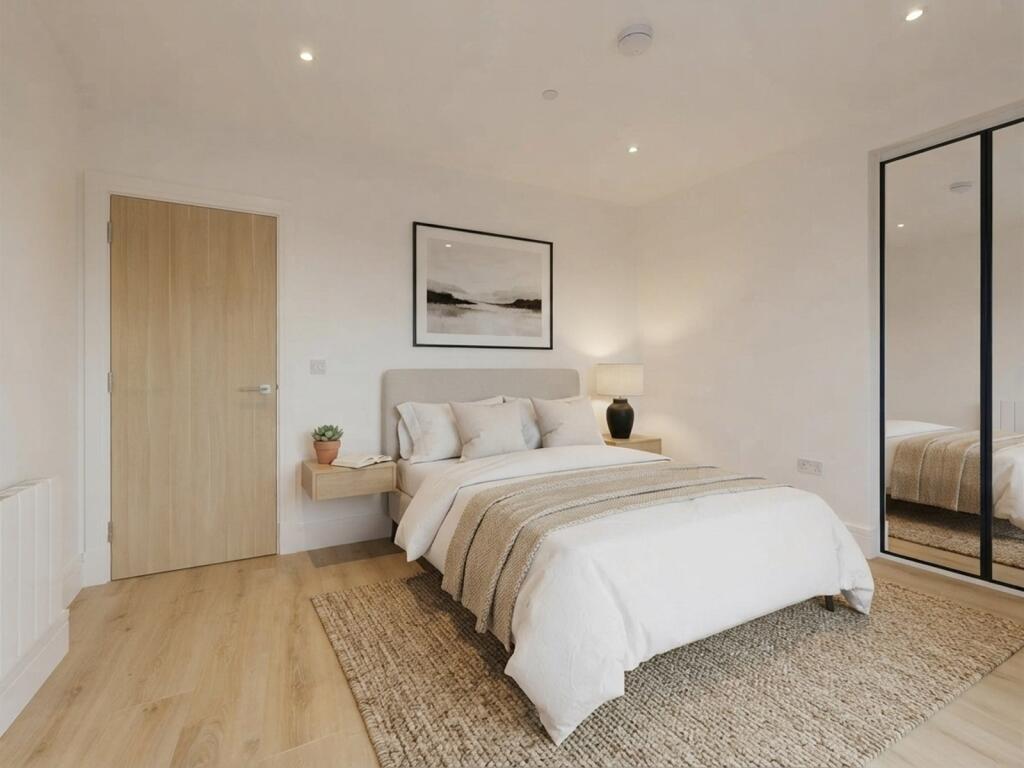 Apartment in Runnymede, Chertsey - More