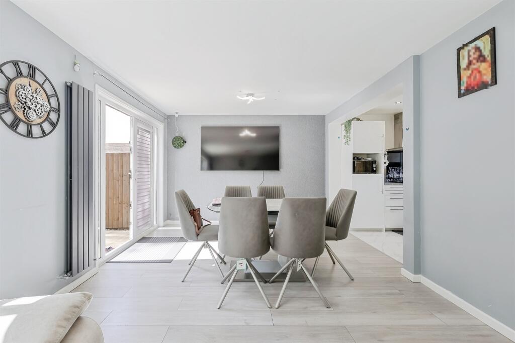 House in Northampton, West Northamptonshire - View 5