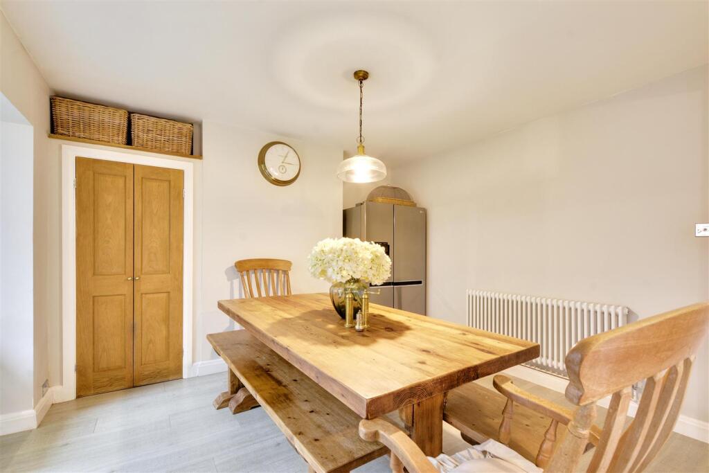 Woodland Grove, Beeston, Nottingham photo 3
