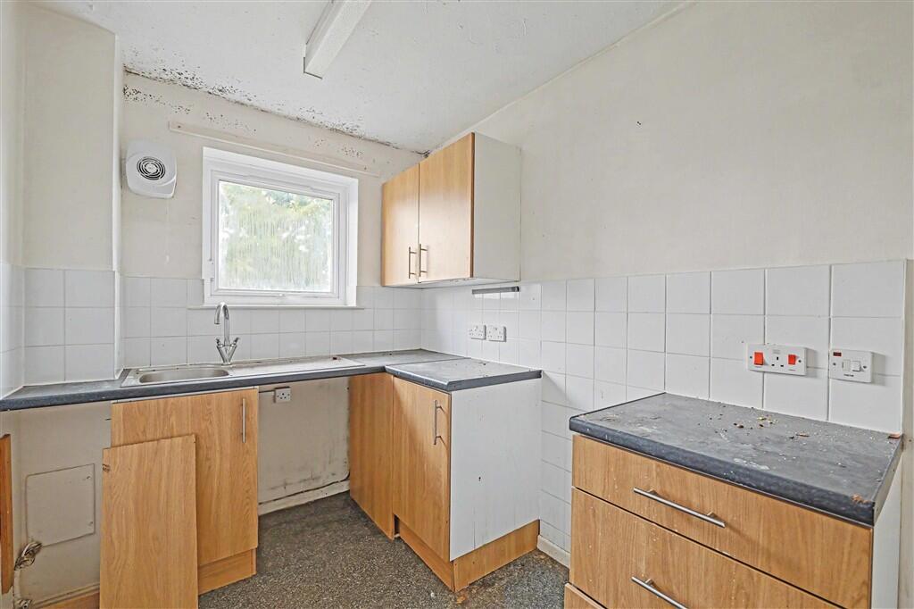 Apartment in Southampton, Mansbridge - View 2