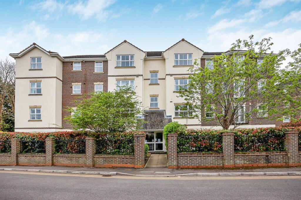 Main image of property: Abbotsmead Place, Caversham