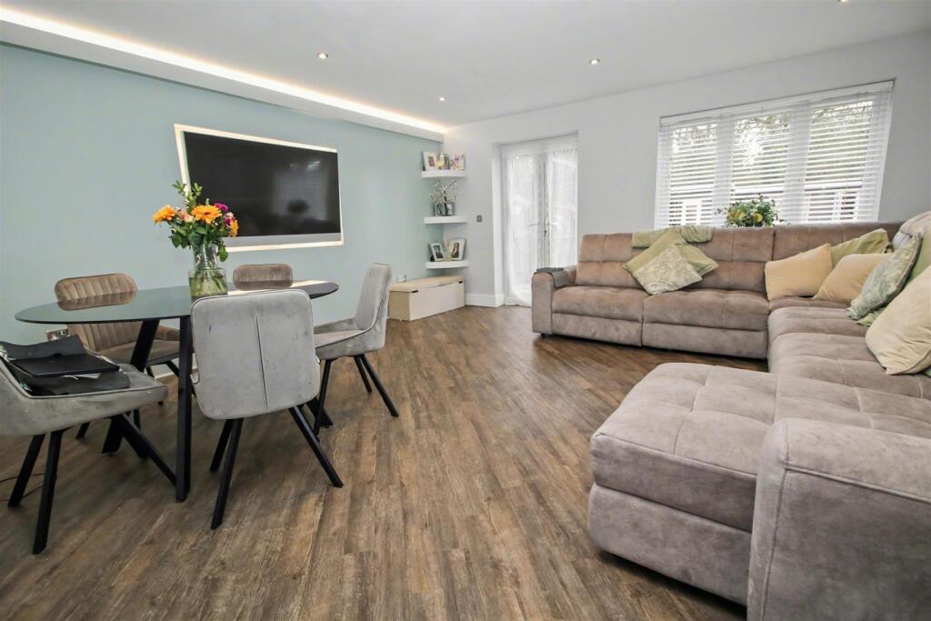 Braeburn Way, Basildon photo 2