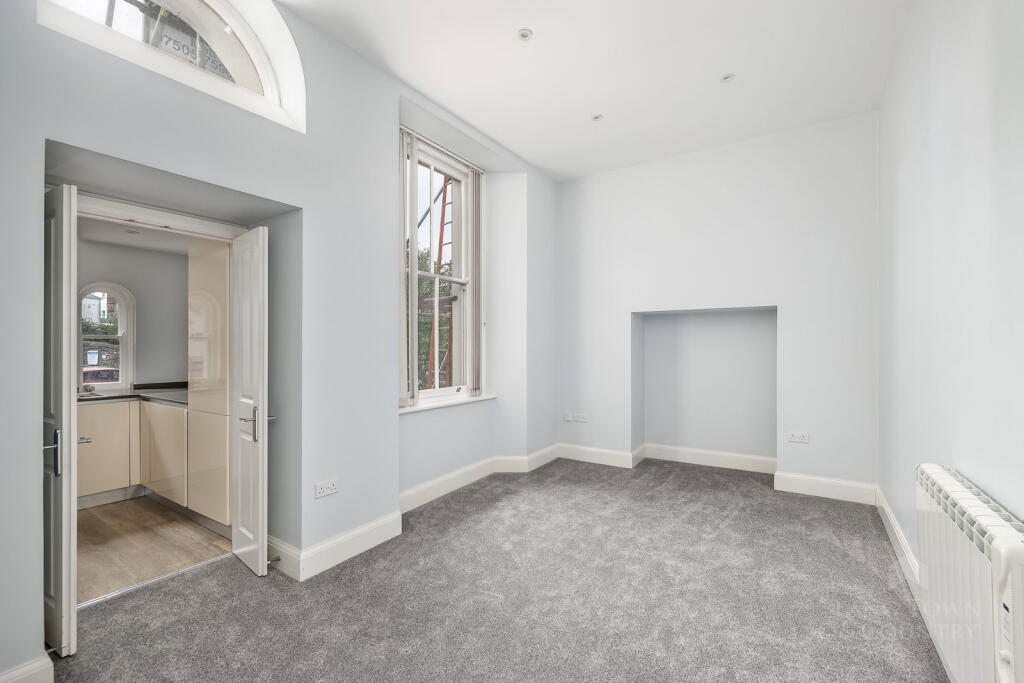 Apartment in Plymouth, West Hoe - View 5