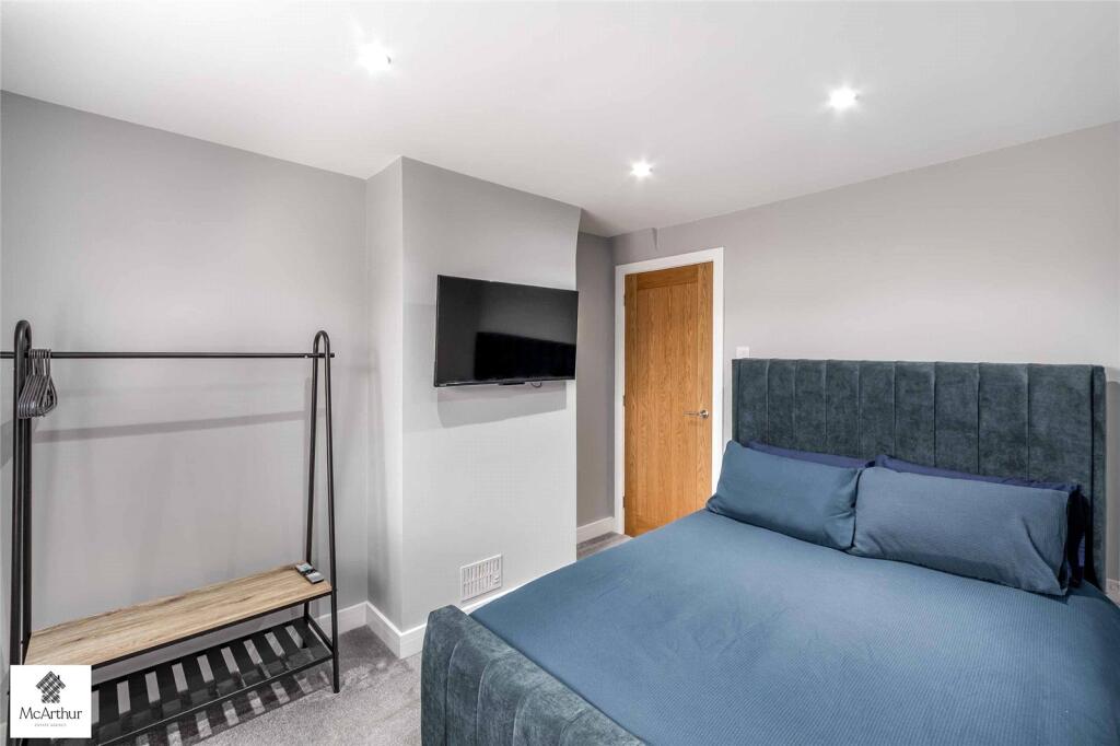 House in Doncaster, Bircotes - More
