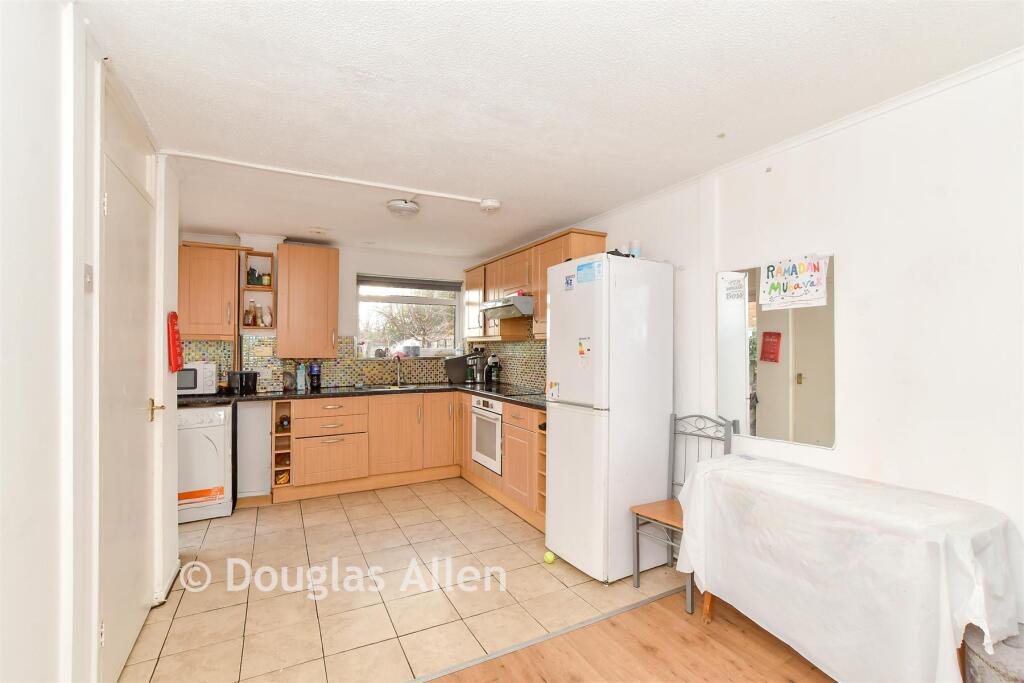 Chevers Pawen, Basildon, Essex photo 3