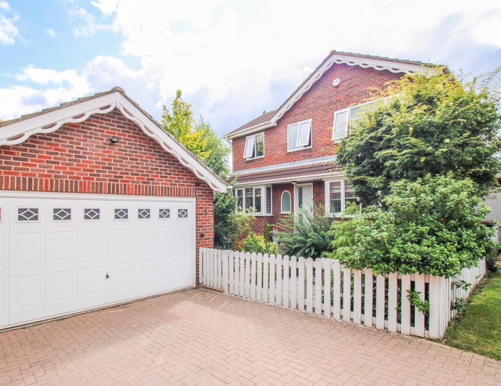 Main image of property: Thornbury Park, Wakefield
