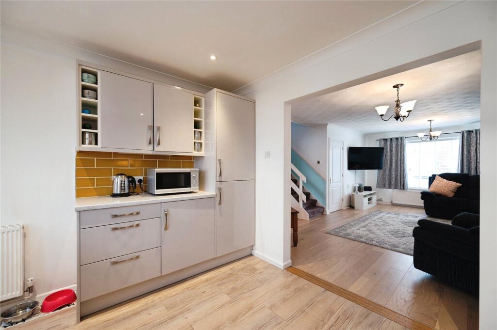 Meath Close, Hayling Island, Hampshire, PO11 photo 4