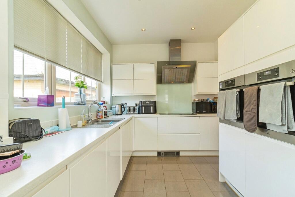 House in Milton Keynes, Walton - View 3