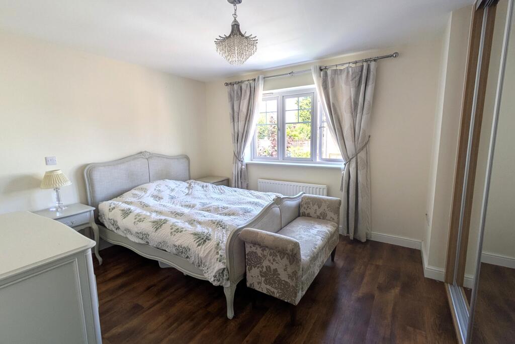 Firs Close, Horsham, RH12 - View 5