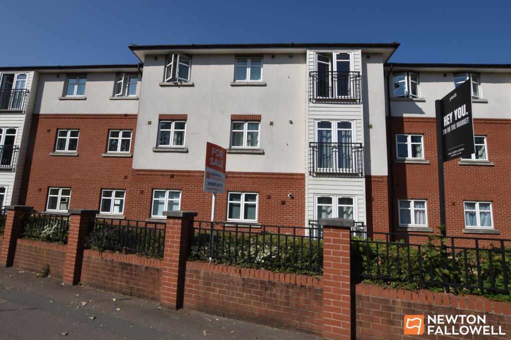 2-bed flat on Racecourse Mews, Loughborough, LE11, £150,000