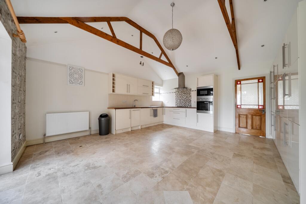 House in Wantage, Belmont Park - More