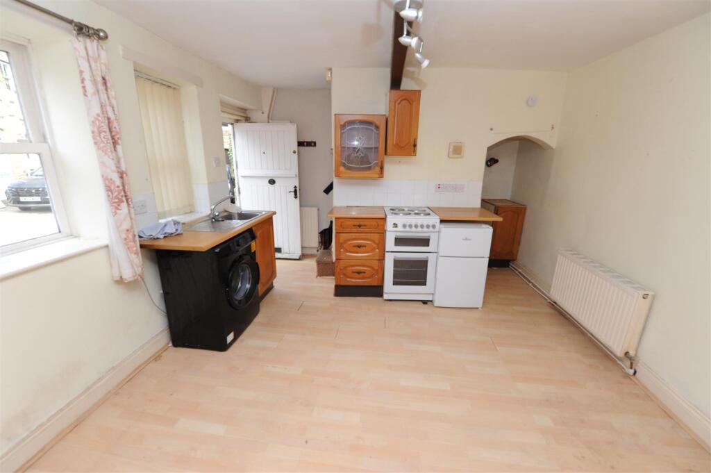 House in Bradford, Thackley End, Idle - View 2
