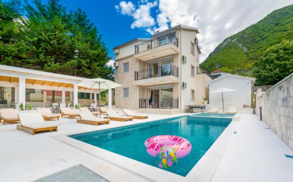Main image of property: Kotor